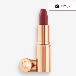 Charlotte Tilbury MATTE REVOLUTION
M.I. KISS